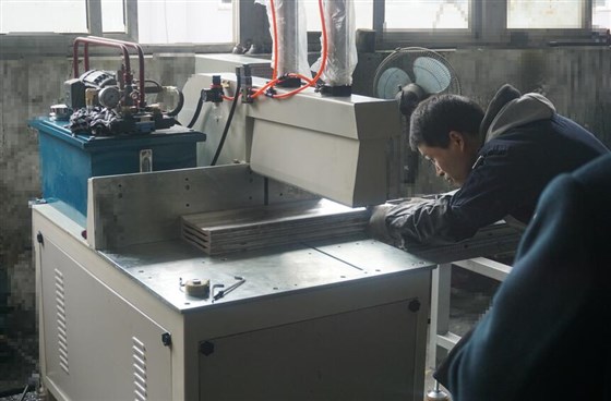 半自動切鋁設(shè)備